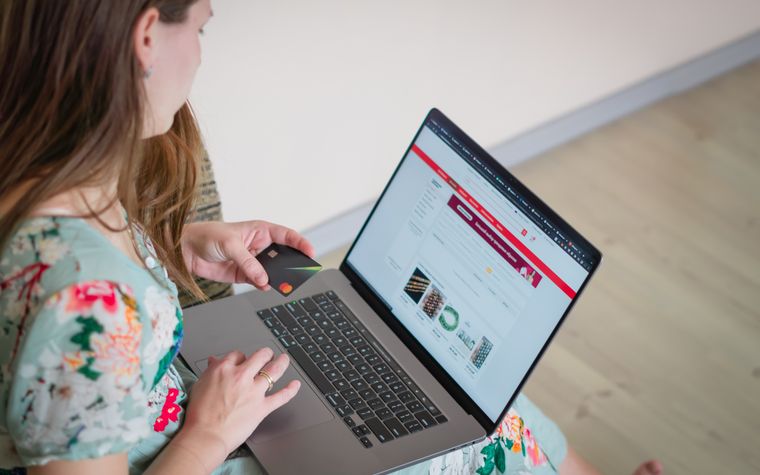 Shopping online and paying with a card